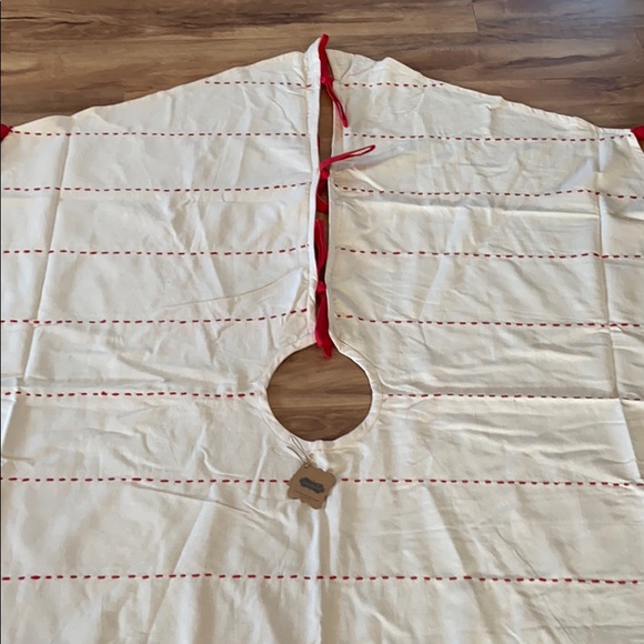 Mud Pie Red and Green Tassel Tree Skirt - Picture 5 of 16